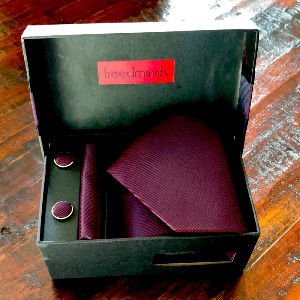 NIB Freedminds Tie Pocket Square and Cufflinks